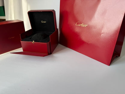 Classic red watch storage case with refined craftsmanship and display style