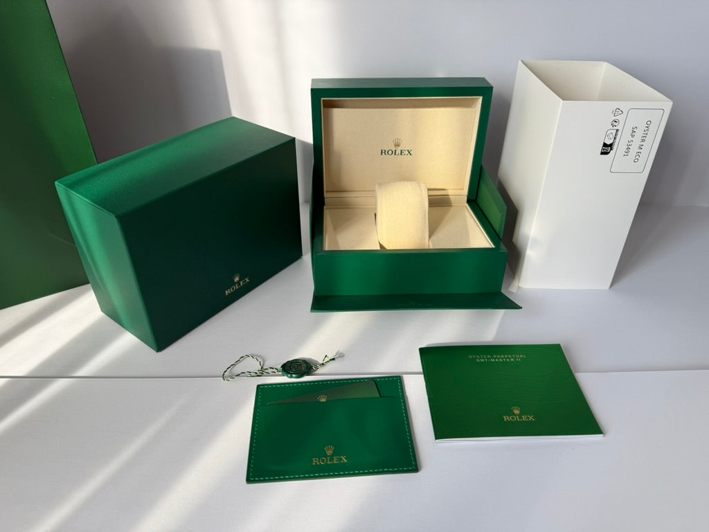 Collector watch storage presentation set with box and matching inserts