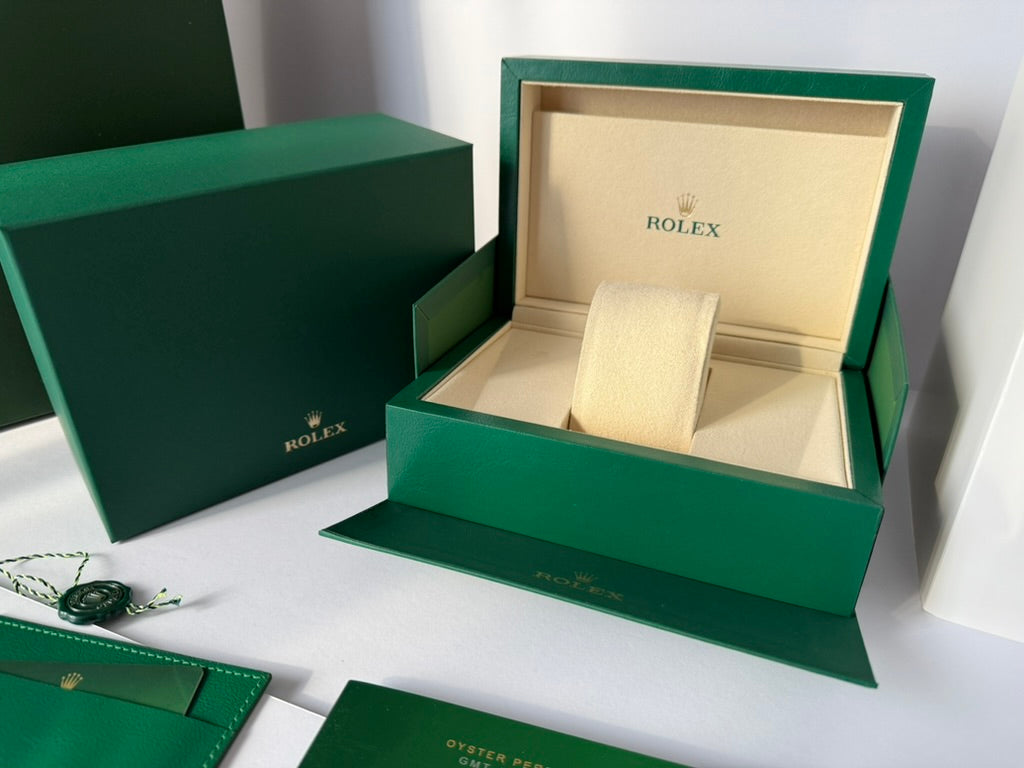 Minimalist green watch storage box with clean design and elegant look